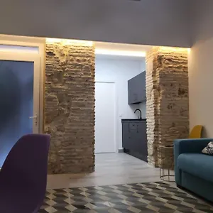 Demasiadas Companias Apartamento